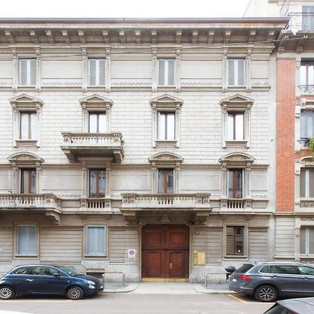 Leopardi21 Apartment Milan Bagian luar foto