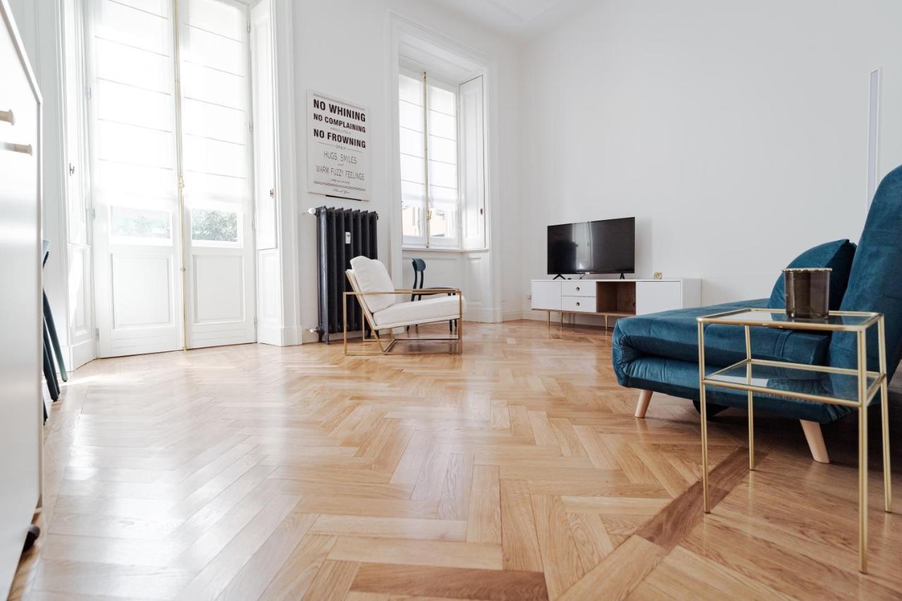 Leopardi21 Apartment Milan Bagian luar foto