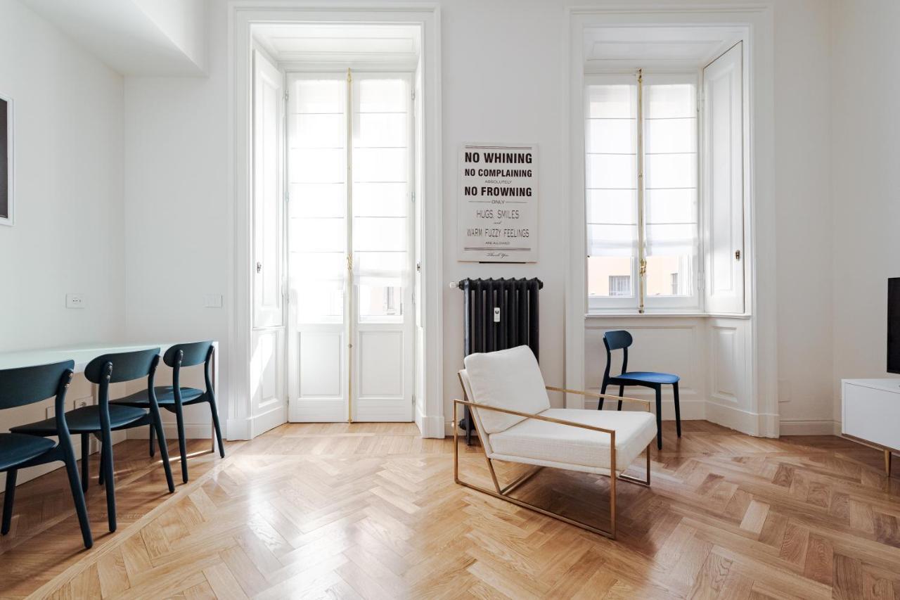 Leopardi21 Apartment Milan Bagian luar foto